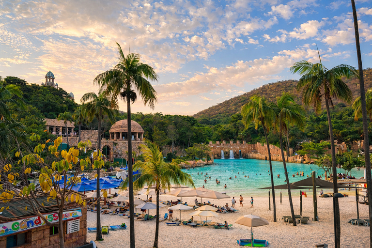 Johannesburg: Sun City Water Park & Chameleon Village Trip
