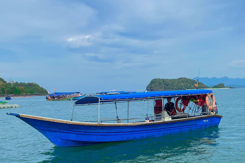 Langkawi: Giro delle isole in barca condivisoBarca condivisa - Prelievo dalle 08:00 alle 09:00 - Hotel in copertura