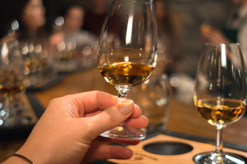 Dublín: cata secreta de whisky en la destilería JamesonDublín: Experiencia de degustación del whisky secreto de la destilería Jameson