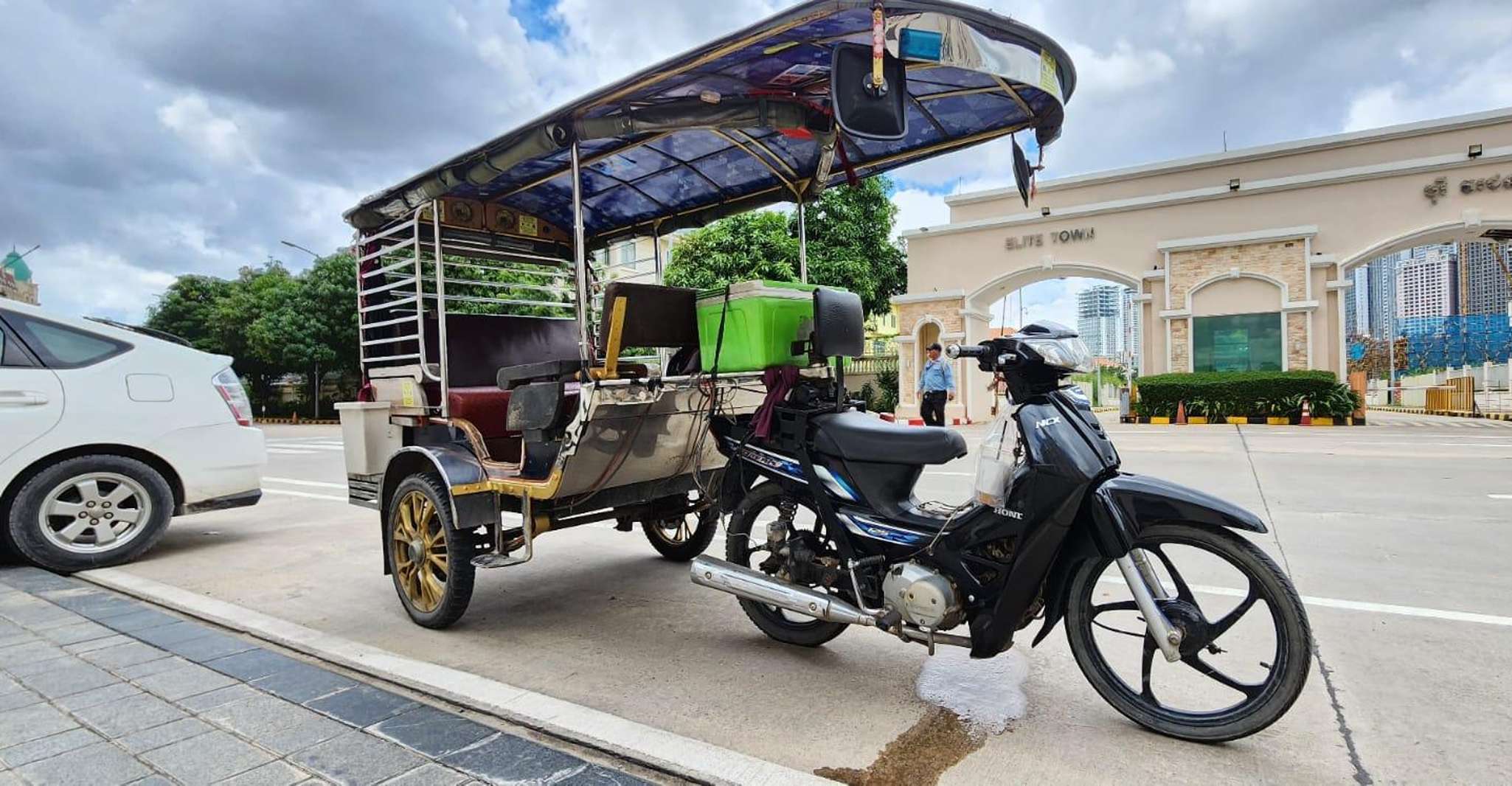 Phnom Penh Killing Field & S21, 10 Stop City Tour by Tuk Tuk - Housity