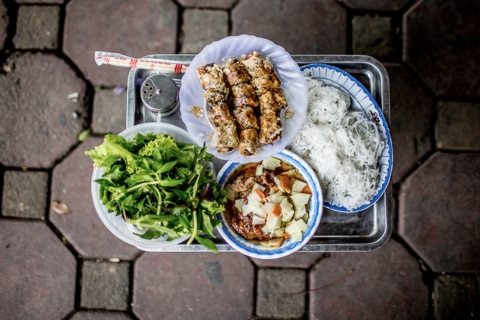 Hanoi: Visita privada a pie nocturna con comida callejera