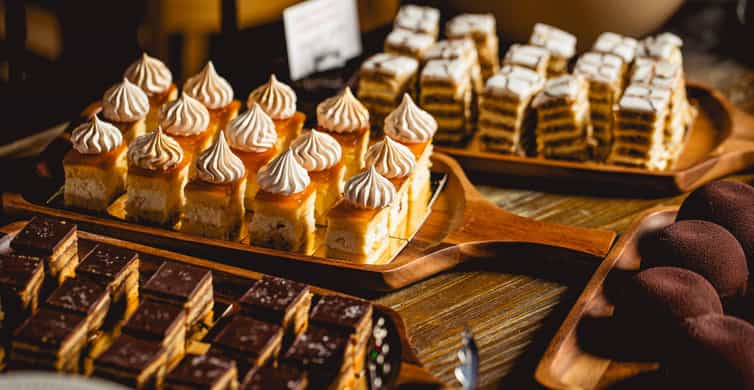 Budapest: Hungarian Dinner & Show with Unlimited Drinks photo 9