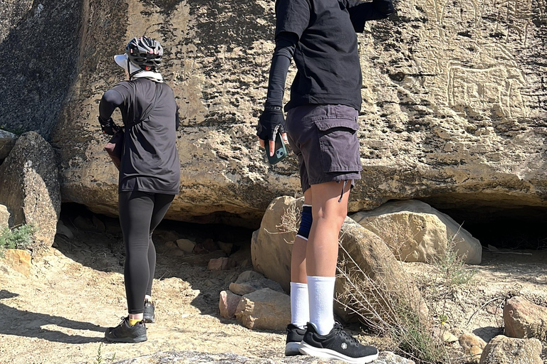 Baku: tour in mountain bike a Gobustan - vulcano di fango TogayayBaku: Tour in mountain bike sul Gobustan - Vulcano di fango di Togayay