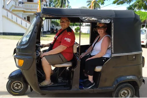 Vorm Negombo: ochtend- of avondrondleiding door Colombo per tuk-tuk