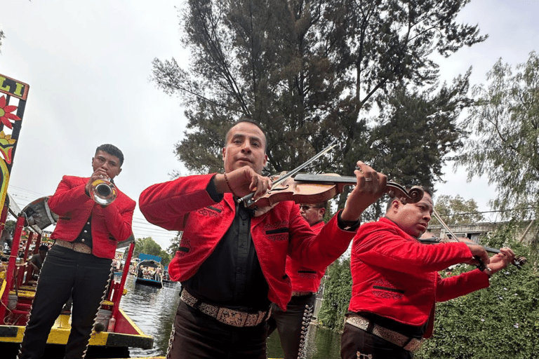 Xochimilco : couleurs, fleurs et traditions dans une visite inoubliable !
