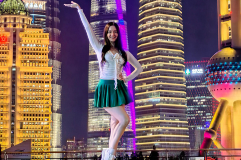 Take photos with Shanghai&#039;s famous skyline