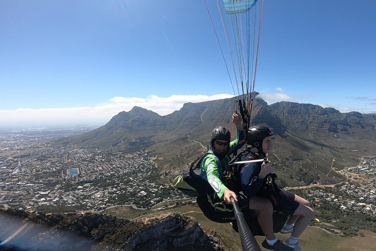 Città del Capo: Parapendio in tandem con vista sulla Table MountainCittà del Capo: parapendio in tandem con vista sulla Table Mountain