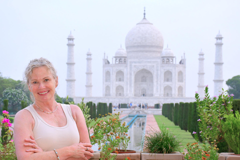 Tour privato di Agra con ingresso prioritario al Taj Mahal, tour di un giorno o tour di mezza giornataTour privato di mezza giornata al Taj Mahal con ingresso prioritario ad Agra