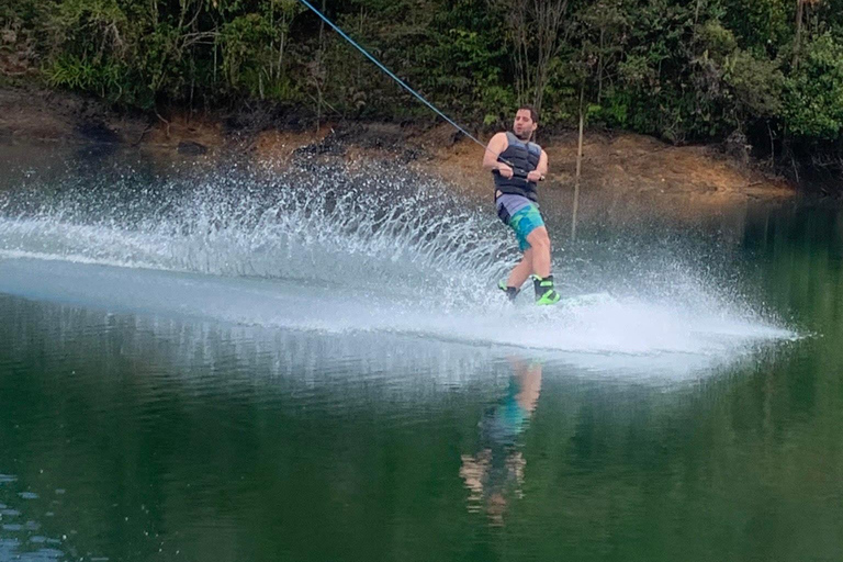 Da Guatape: 1 ora di WakeboardDa Guatape: Wakeboard