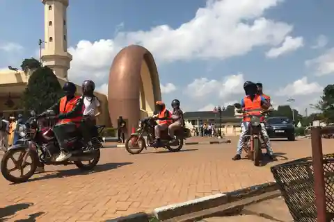RUTAS EN MOTO POR KAMPALA