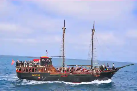 Djerba: Pirate Ship Cruise to Flamingo Island with Lunch