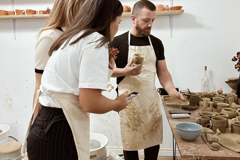 Taller de cerámica y vino en Tirana