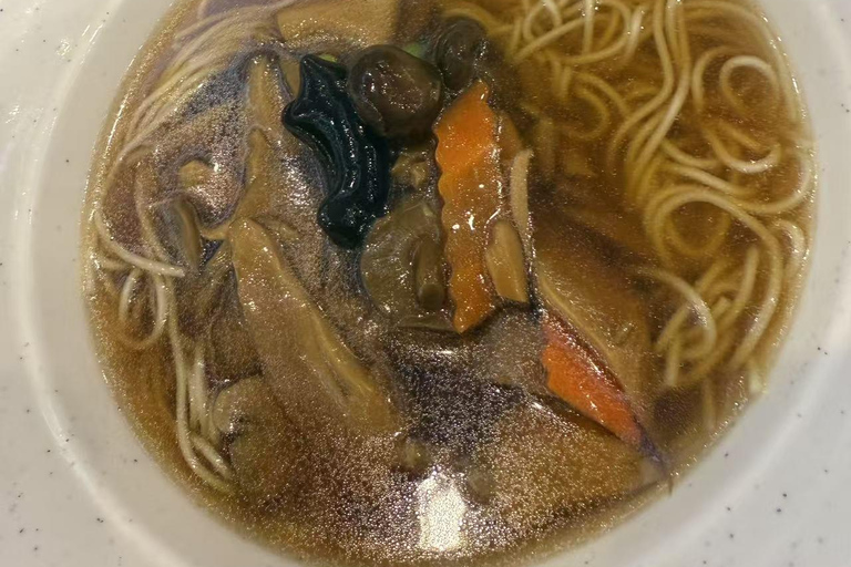 Shanghai: 3-hour Street Food and Temple Tour