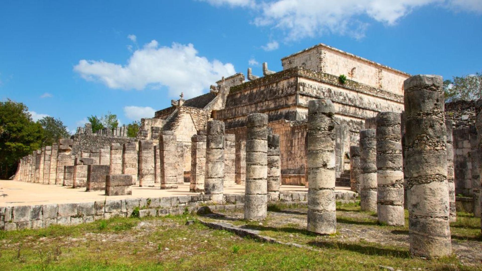 Chichén Itzá: Cenote Saamal & Valladolid: Tour