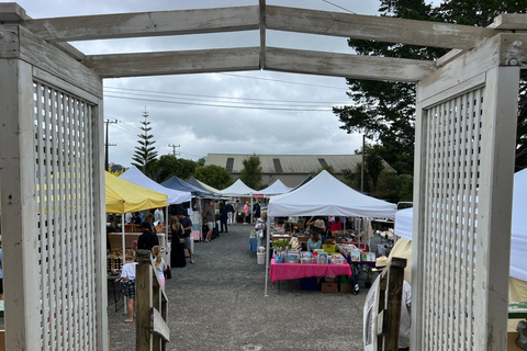 Vanuit Auckland: MATAKANA DORPSMARKT &amp; WIJN/BEELDHOUWKUNST TOUR