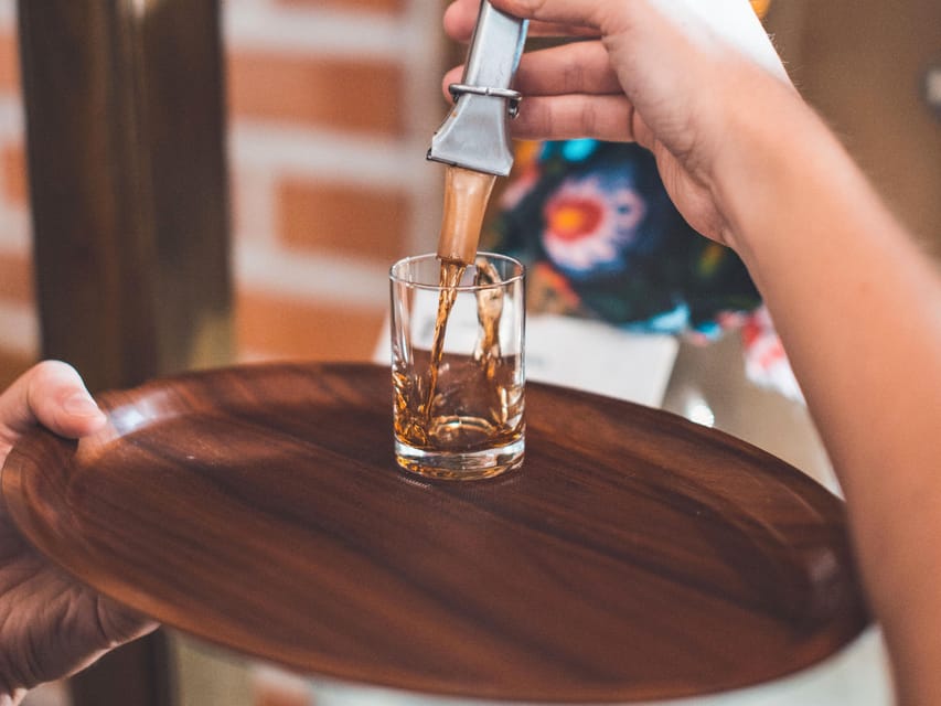 Kraków, tour della vodka guidata con degustazioni di cibo e bevande - Housity