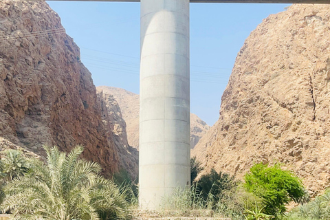 Mascate: tour de día completo por Wadi Shab con servicio de recogida del hotel