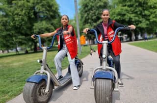 Berlin City: 2 Stunden geführte Fat Tire E-Scooter Tour