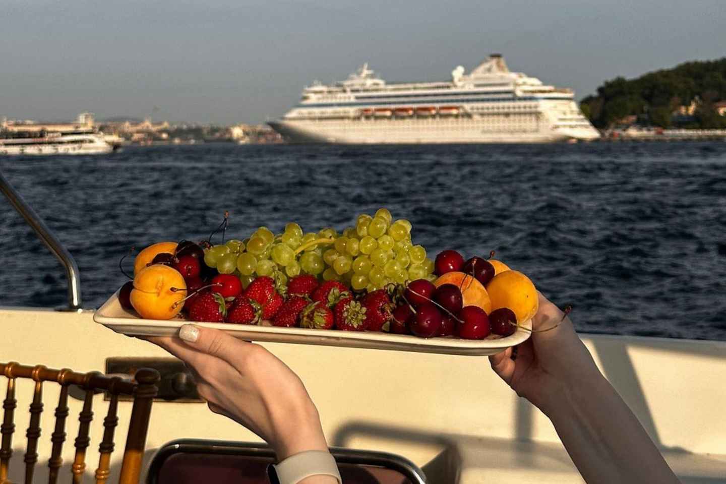 Istanbul: Small-Group Luxury Yacht Sunset Cruise w/ Snacks