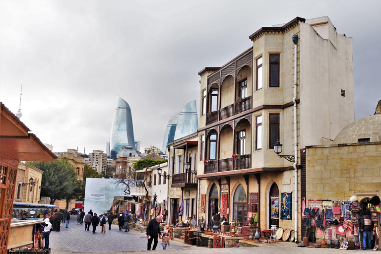 Bakú: Visita a la Ciudad Vieja, Centro Heydar Aliyev y Parque HighlandBakú: Ciudad Vieja, Centro Heydar Aliyev y Visita al Parque Highland