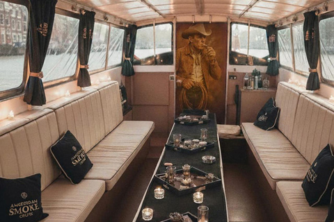 Amsterdam: Smoke Cruise. with Bar & local guide