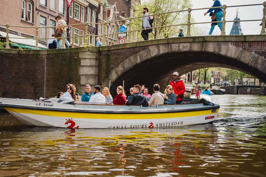Amsterdam: Offene Bootstour durch die Grachten mit ortskundigem Guide. Foto: GetYourGuide