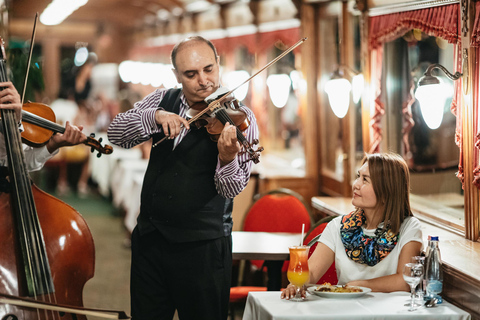 Budapest: Crociera serale con bevande e musica dal vivoCrociera con Tokaji