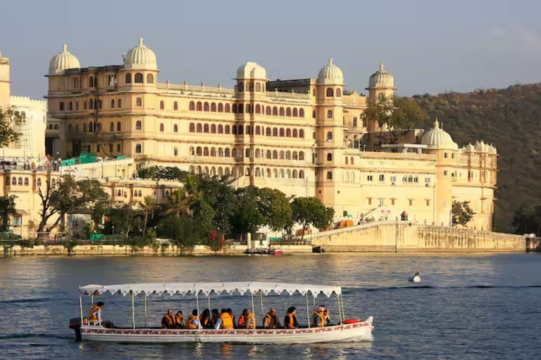 Esplora Udaipur: Tour panoramico definitivo di un giorno intero