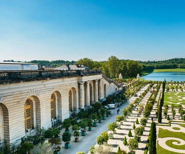 From Paris: Versailles Skip-the-Line Tour & Gardens Access