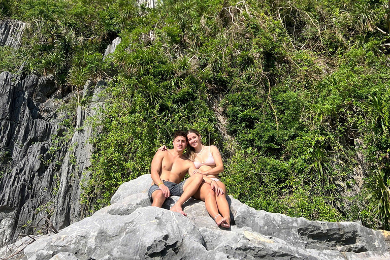 2-tägige Ha Long Bay Island Cruise Tour mit einem 3-Sterne-Kreuzfahrtschiff