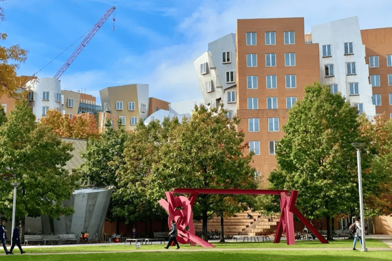 Cambridge: MIT Guided Walking Tour with Student Guide