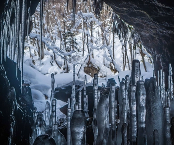 Bamboo Ice Cave: Snowshoe to see a natural phenomenon!