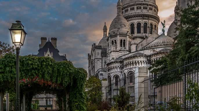 Paris: Montmartre Highlights Walking Tour with a Local Guide