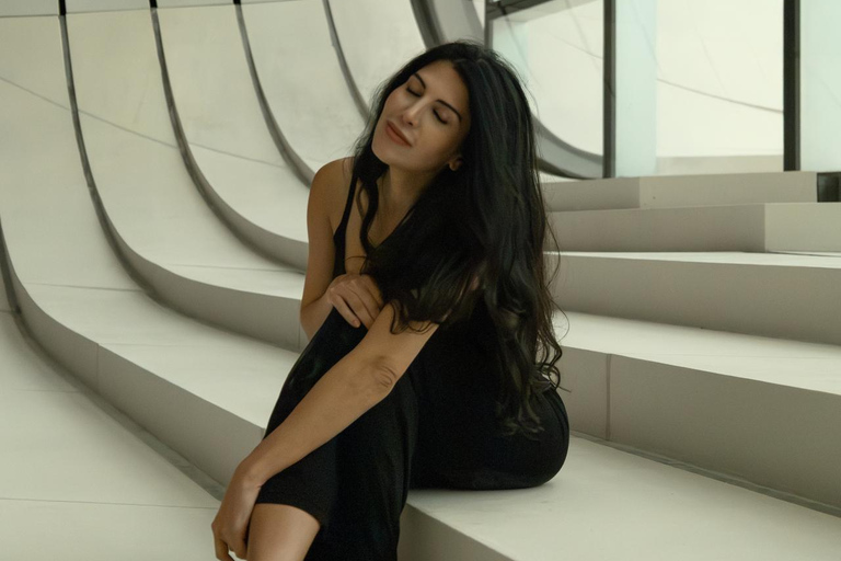 Baku: Heydar Aliyev Center Photoshoot (Flying Dress Option)