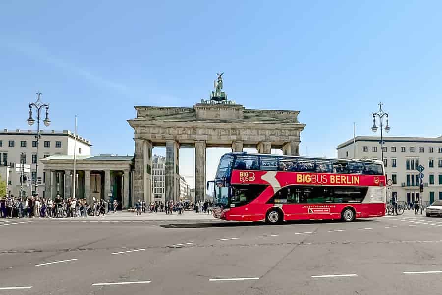 Berlin: Hop-On/Hop-Off-Sightseeing-Bus mit Boots-Optionen