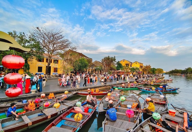 Chan May port to Hoi An Ancient Town by Private Car