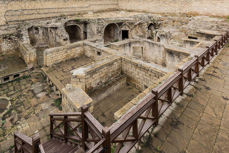 Baku: Old City Guided Walking Tour Baku Old City with professional guide group & private tour