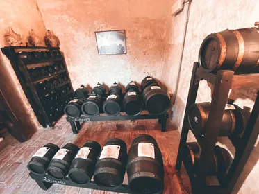 Hundert Jahre Balsamico-Essig aus Modena: Acetaia Tour & Verkostung