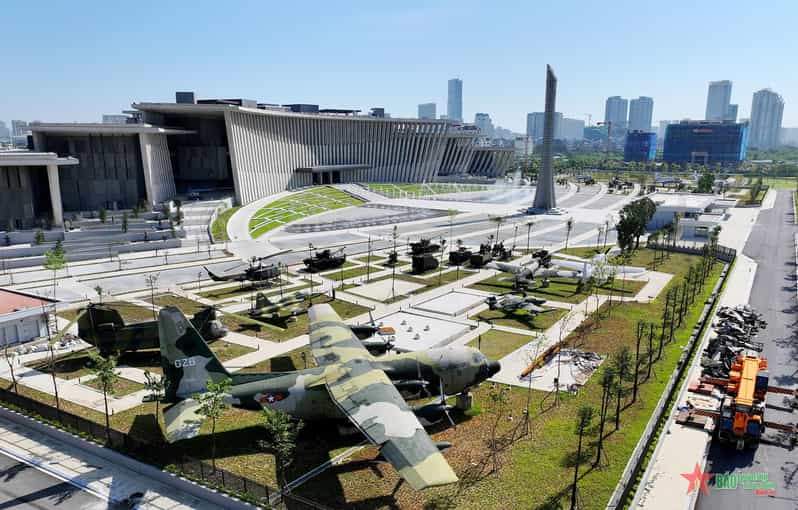 Hanoi: Military History Museum & Incense Village Tour