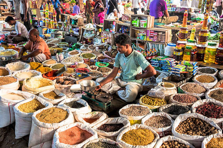 Delhi: Half day Shopping tour with guide by car.Guide for shopping in Delhi.