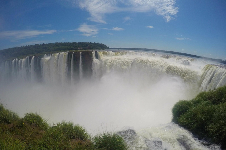 Aventure aux cascades du Brésil + parc ornithologique - Visite guidéeChutes d&#039;eau du Brésil et parc ornithologique + (guide et transport)