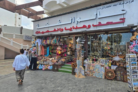 Muscat: Private City Tour with a Local Guide & Full Transfer
