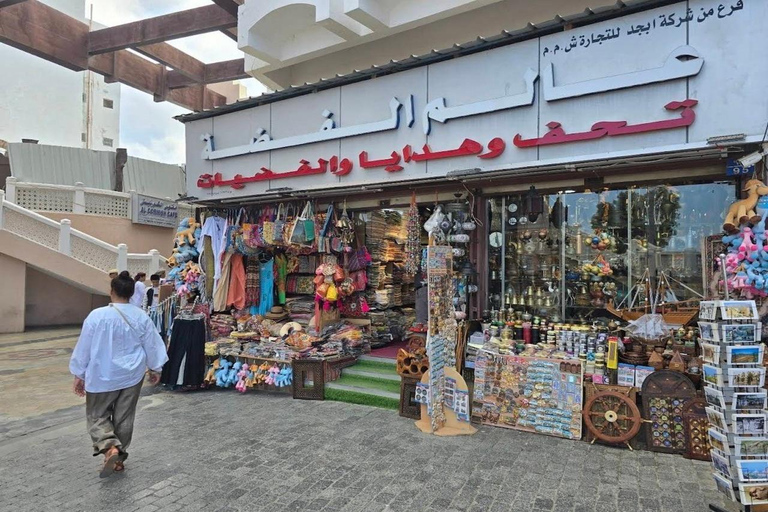 Muscat: Private City Tour with a Local Guide & Full Transfer