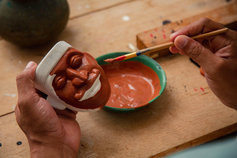 Galle: laboratorio di pittura tradizionale di maschereGalle: Laboratorio di pittura tradizionale di maschere