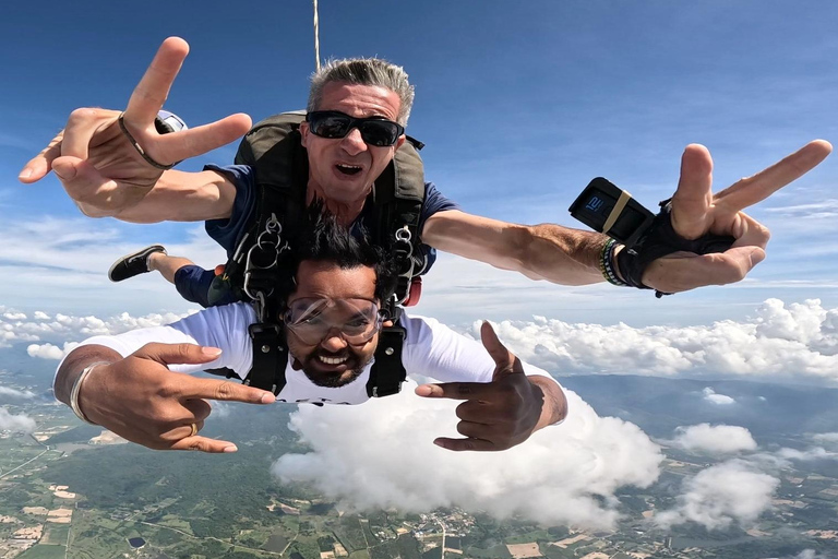 Tandemfallschirmsprung mit DeLuxe Video & Fotos