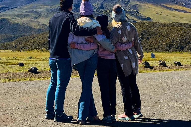 Quito: 2-Day Cotopaxi & Quilotoa. Hiking or Panoramic tour