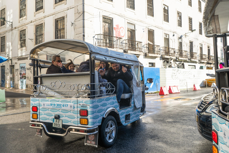Lizbona: Zwiedzanie zabytków z tuk tukiemZwiedzanie Chiado i Bairro Alto z tuk tukiem