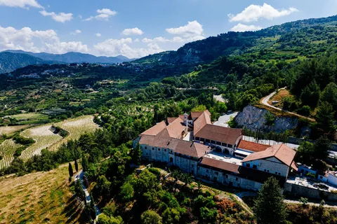 FRÅN PAPHOS: Troodos-klostren och byn Omodos