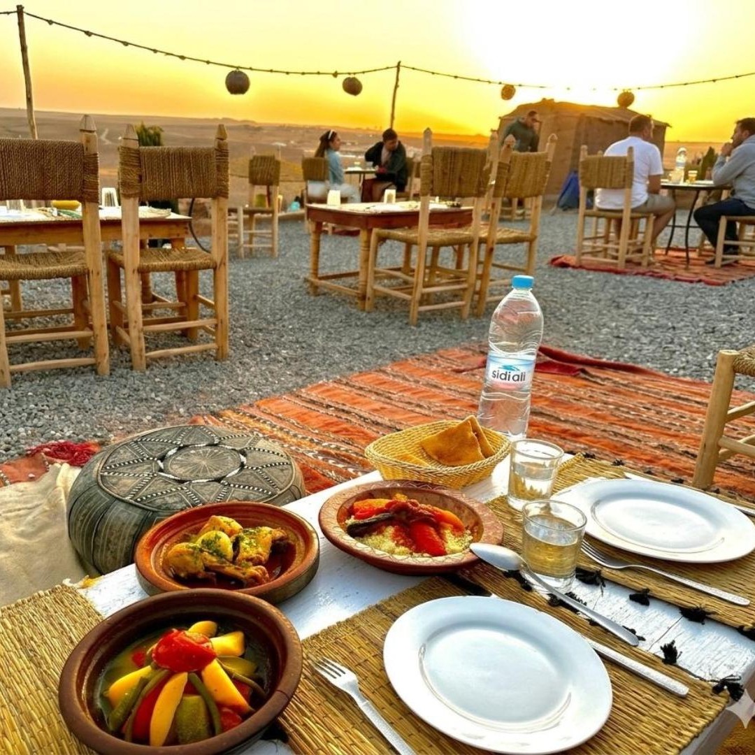 Désert d'Agafay (Marrakech) : balade à dos de chameau, coucher de soleil, dîner-spectacle - dromadaire