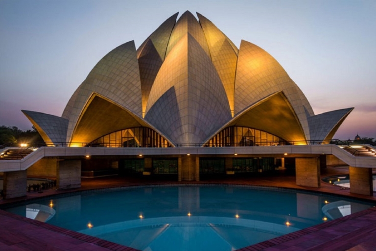 2 Tage Taj Mahal & Delhi Sightseeing Tour mit FrühstückTour nur mit 3-Sterne-Hotel, klimatisiertem Auto und lokalem Reiseführer.